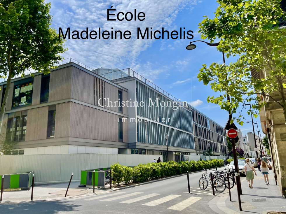 A proximité de l'école Madeleine Michelis (ex école bleue) Neuilly
