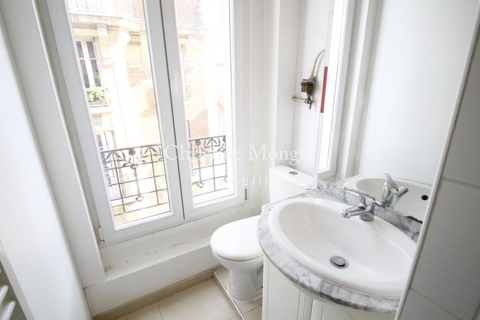 salle de douche avec wc