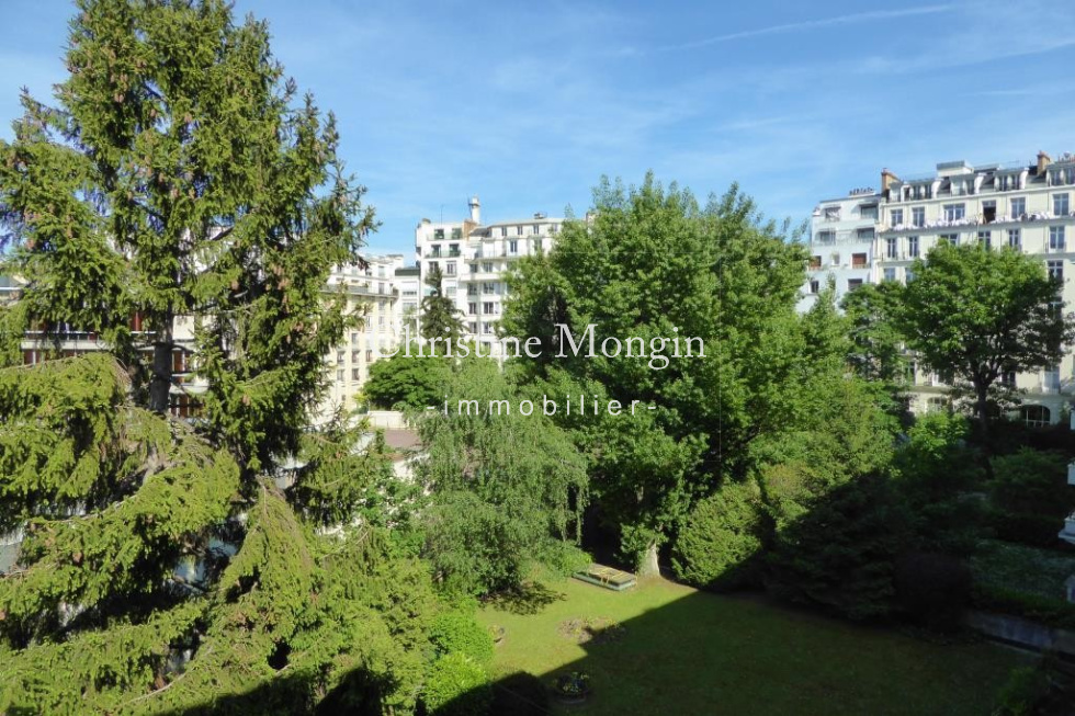 Vue dégagée sur jardins