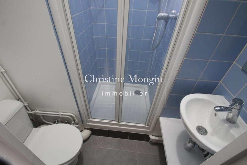 salle de douche avec wc studio boulogne billancourt